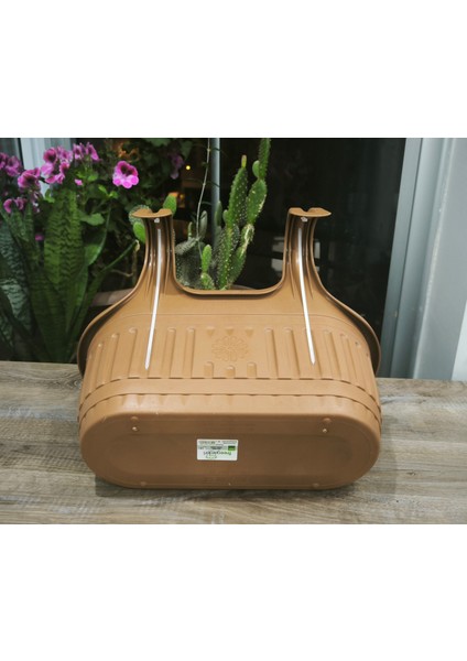 Kendinden Askılı Balkon Küpeşte Saksısı Plastik Kelepçeli Sağlam 6,4 Litre 37 cm Boy Askılı Tombik Saksı fırsatları
