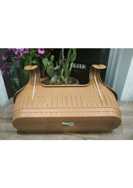 Kendinden Askılı Balkon Küpeşte Saksısı Plastik Kelepçeli Sağlam 9,5 Litre 53 cm Boy Askılı Tombik Saksı modelleri