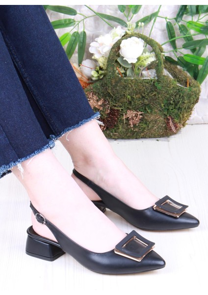 090-30130 Arkası Açık Toka Detaylı Alçak Topuk Kadın Ayakkabı