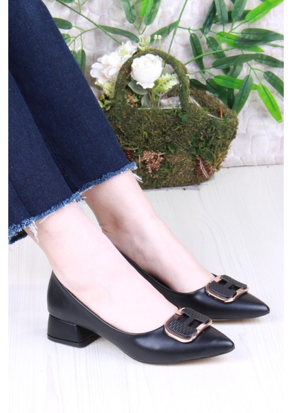 090-305 Toka Detaylı Alçak Topuk Kadın Ayakkabı