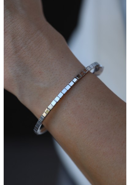 14 Ayar Altın Arpaş Beyaz Küp Sıralı Kelepçe