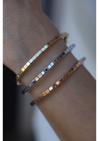 14 Ayar Altın Arpaş Sarı Küp Sıralı Kelepçe fırsatları