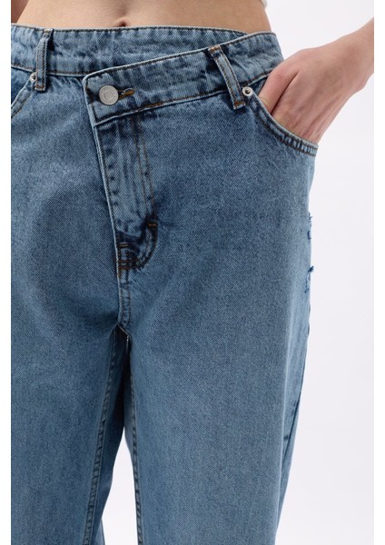 Asimetrik Bel Paça Yırtmaçlı Jean