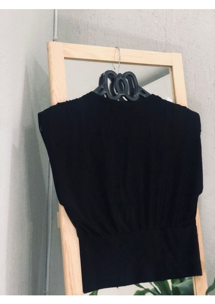 Omuz Vatkalı Kruvaze Yaka Drapeli Düğme Detaylı Bluz modelleri