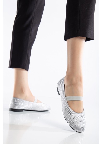 Kadın Babet Gümüş Saten Taşlı Elastik Bantlı Yuvarlak Burun fiyatları