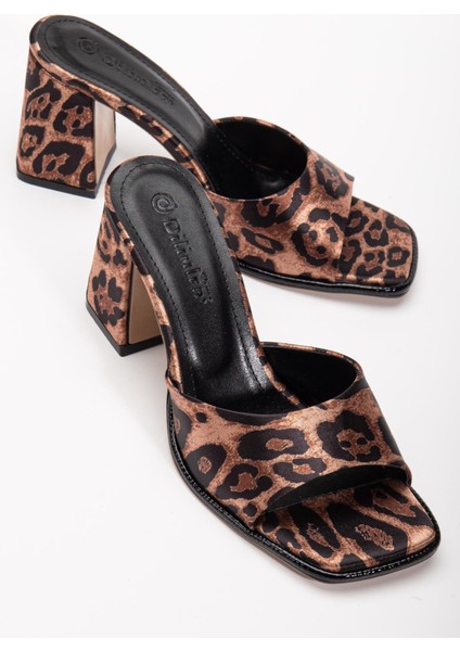 Büyük Beden Kadın Topuklu Terlik Leopar Saten İnce Bantlı