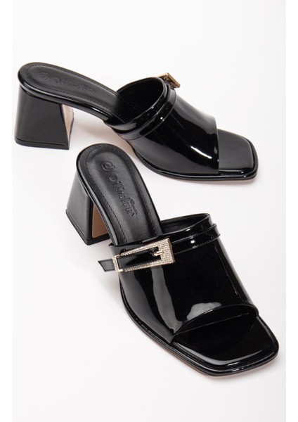 Büyük Beden Kadın Topuklu Terlik Siyah Rugan Yüzlü Taşlı Tokalı