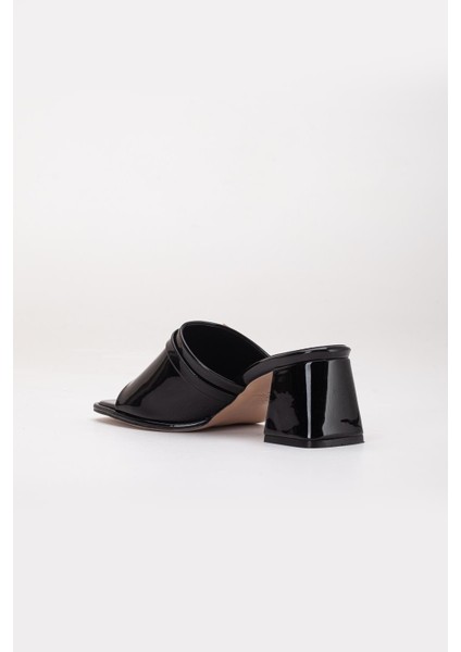 Büyük Beden Kadın Topuklu Terlik Siyah Rugan Yüzlü Taşlı Tokalı indirimleri