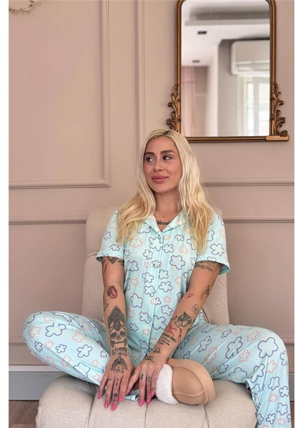 Mavi Çizgi Çiçek Desenli Örme Önden Düğmeli Kısa Kol Kadın Pijama Takımı modelleri