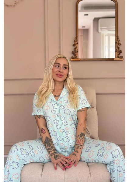 Mavi Çizgi Çiçek Desenli Örme Önden Düğmeli Kısa Kol Kadın Pijama Takımı fırsatları