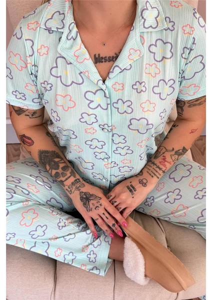 Mavi Çizgi Çiçek Desenli Örme Önden Düğmeli Kısa Kol Kadın Pijama Takımı indirimleri