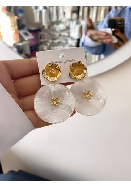 Çelik Sedef Taşlı Sallantılı Gold Renk Küpe