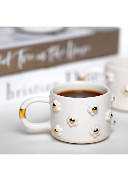 24K Altın Süslemeli Zarif Papatya Temalı El Yapımı Seramik Mug