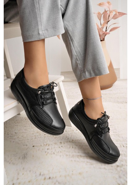 42632 Siyah Hakiki Deri Parmak Çıkıntılı Kadın Ayakkabı modelleri