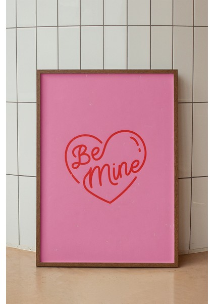 Be Mine Poster - Aşk Dolu Pembe Arka Planlı Kalp Temalı Romantik Tipografi Dekor - Çerçevesiz Baskı