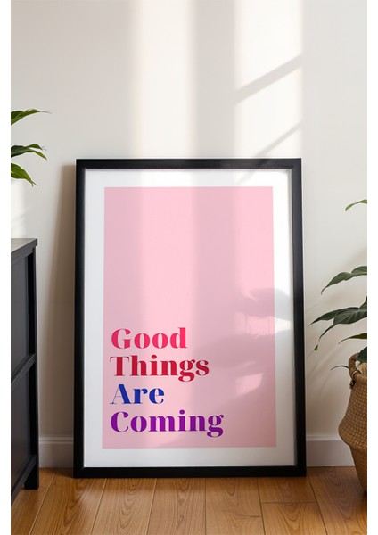 Motivasyonel Tipografi Poster - Good Things Are Coming Yazılı Pembe Duvar Dekoru - Çerçevesiz Baskı