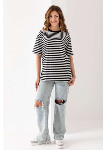 Kadın Siyah Beyaz Çizgili Oversize Kısa Kollu Viskon Penye Bluz