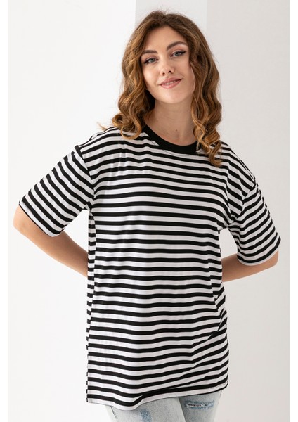 Kadın Siyah Beyaz Çizgili Oversize Kısa Kollu Viskon Penye Bluz indirimleri