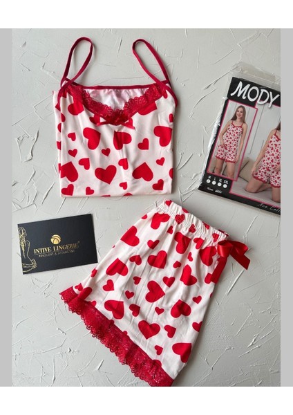 Intive Dantel Detaylı Yumuşacık Kırmızı Beyaz Kalp Desenli Askılı Bluz Şort Pijama Takımı
