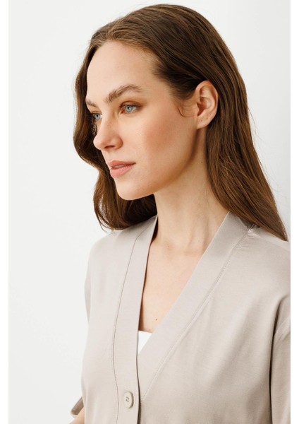 Kadın V Yaka Uzun Kol Cepli Düğmeli Penye Ceket Bej modelleri