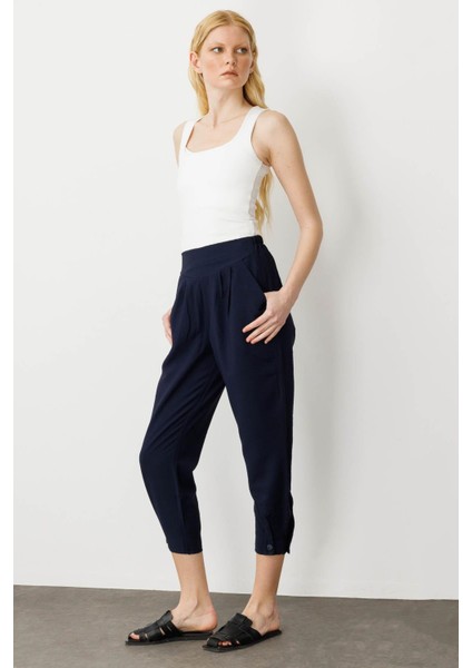 Kadın Geniş Kemerli Paçası Düğmeli Keten Pantolon Lacivert