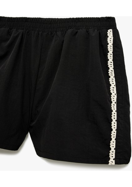 Normal Bel Dantel Detaylı Paraşüt Çizgili Mini Şort modelleri