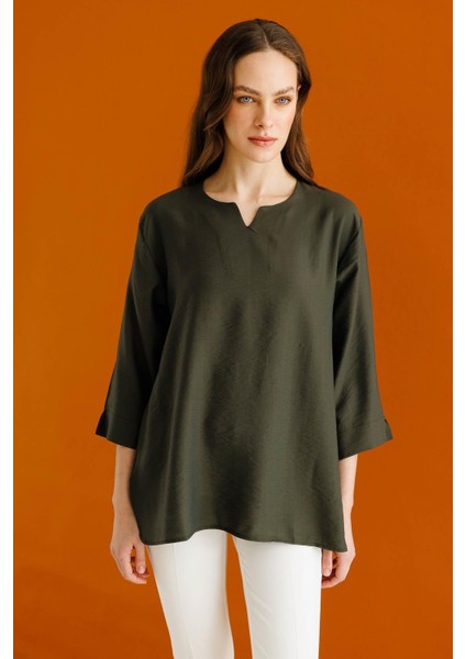 Kadın Yakası Kolu ve Eteği Yırtmaçlı Bluz Haki