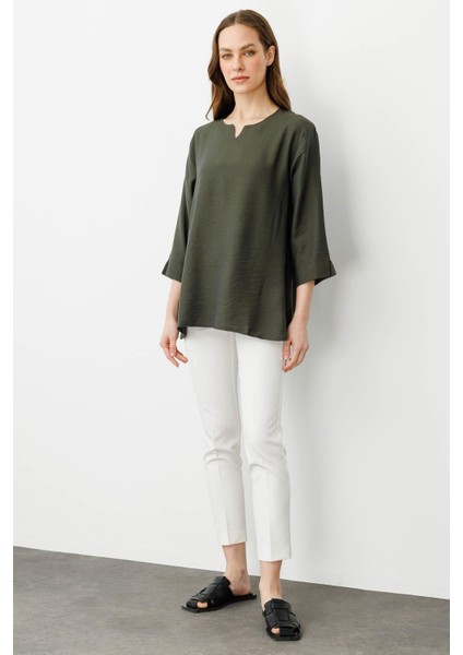 Kadın Yakası Kolu ve Eteği Yırtmaçlı Bluz Haki modelleri