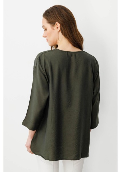 Kadın Yakası Kolu ve Eteği Yırtmaçlı Bluz Haki fırsatları