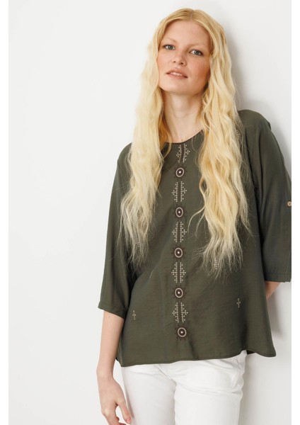 Kadın Sıfır Yaka Önü Nakışlı Bluz Haki