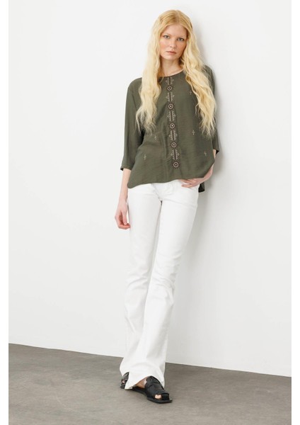 Kadın Sıfır Yaka Önü Nakışlı Bluz Haki fırsatları