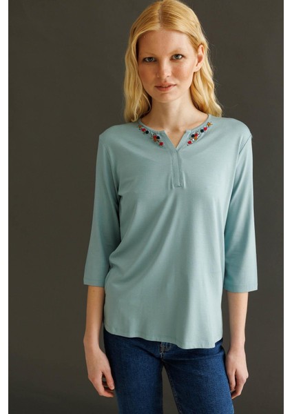 Kadın Açma Yaka Nakış Işlemeli Penye Bluz Mint