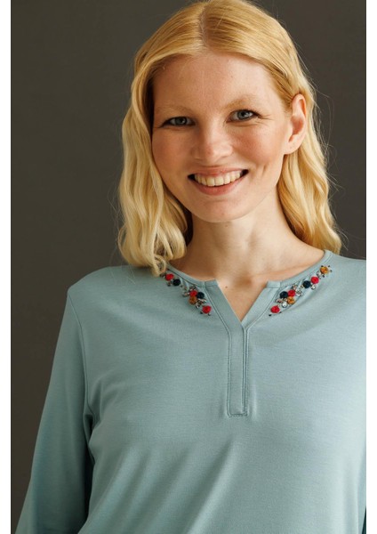 Kadın Açma Yaka Nakış Işlemeli Penye Bluz Mint fiyatları