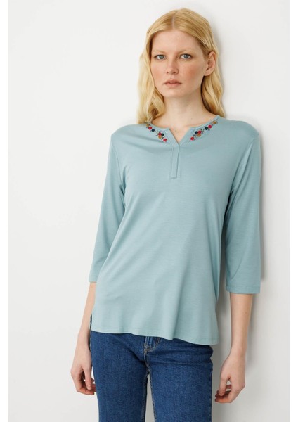 Kadın Açma Yaka Nakış Işlemeli Penye Bluz Mint fırsatları