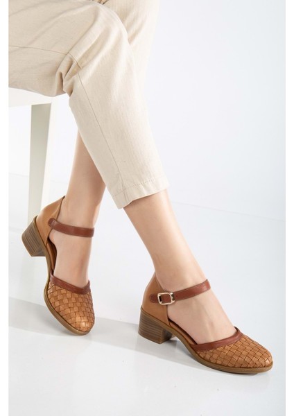 Kadın Deri Burnu Kapalı Örgülü Sandalet - Taba