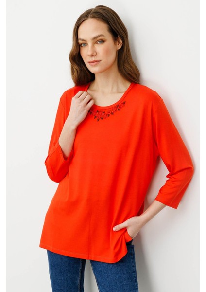 Kadın Sıfır Yaka Nakışlı Penye Bluz Mercan