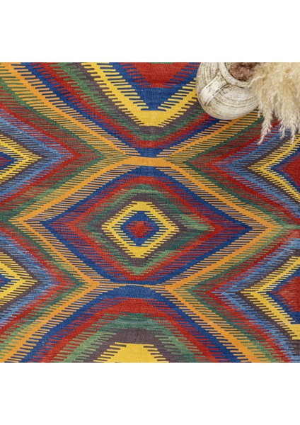 Judos Geometrik Tasarımlı Kilim 130 x 177 cm modelleri