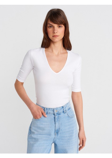 31843 V Yaka T-Shirt-Beyaz