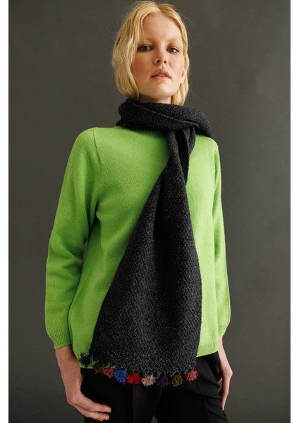 Kadın Kenarı Tığlamalı Püsküllü Yün Kaşkol K.füme