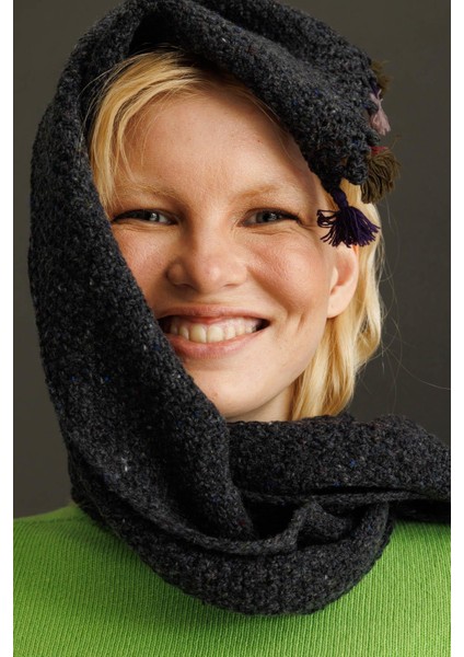 Kadın Kenarı Tığlamalı Püsküllü Yün Kaşkol K.füme fiyatları