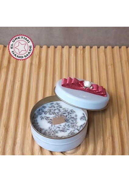 3239 El Yapımı Lavanta Kokulu Metal Kutuda Mum - 3 x 7 cm