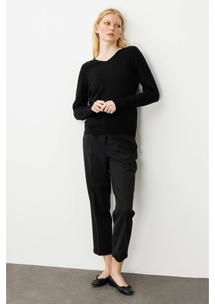 Kadın V Yaka Komple Saç Örgülü Kazak Siyah fırsatları