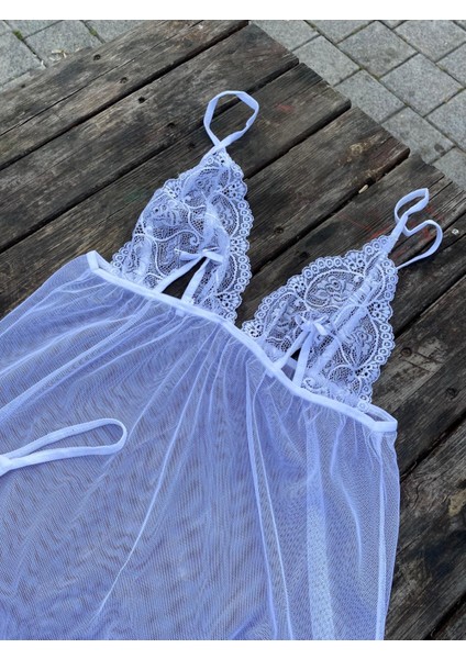 Beyaz Tül Destekli Gecelik