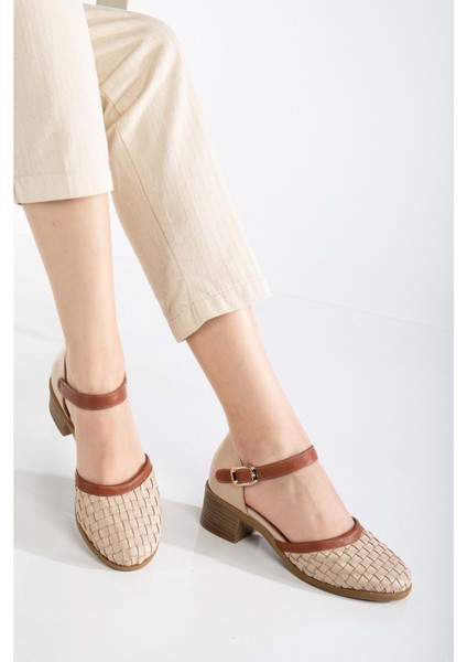 Kadın Deri Burnu Kapalı Örgülü Sandalet - Bej