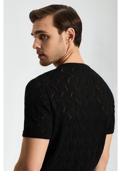 Keten Pamuk Karışım Sarmaşık Desen Bisiklet Yaka Siyah T-Shirt