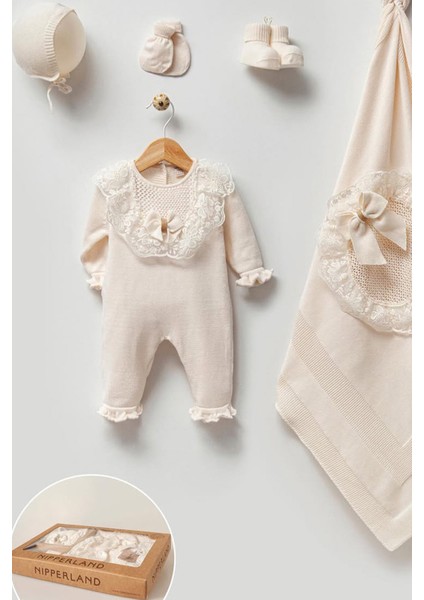 Dantel ve Kurdele Detaylı 5 Parça Hediyelik Kutulu Yumuşak Triko Kız Bebek Hastane Çıkışı fiyatları