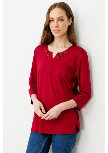 Kadın Açma Yaka Nakış Işlemeli Penye Bluz Vişne