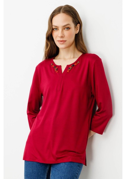 Kadın Açma Yaka Nakış Işlemeli Penye Bluz Vişne fiyatları
