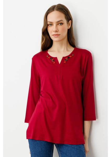 Kadın Açma Yaka Nakış Işlemeli Penye Bluz Vişne fırsatları