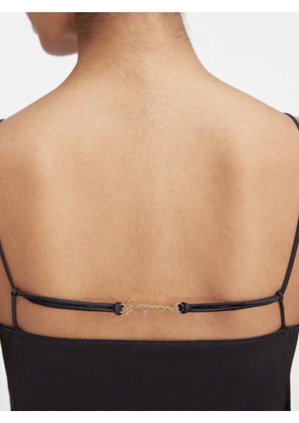 Şık Charm Logo Elbise Fitted Midi, Ince Askılar ve Şık Detaylarla